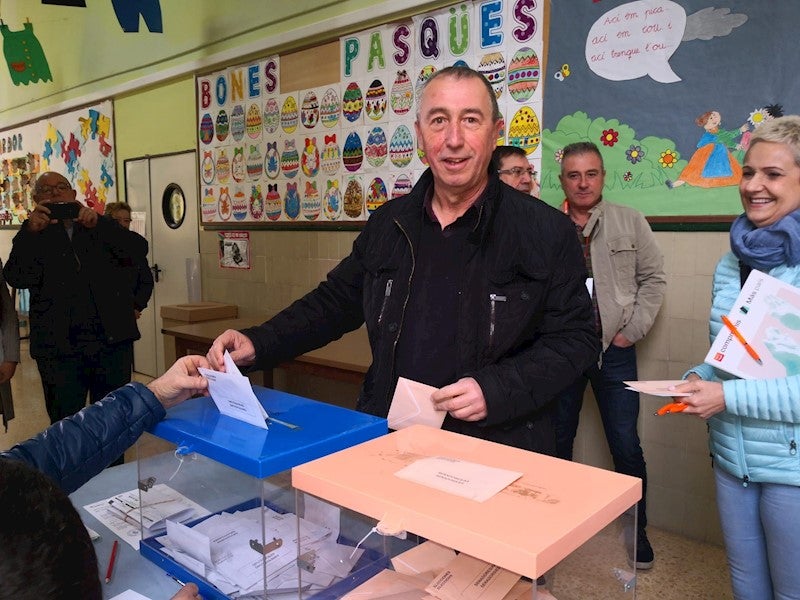 Baldoví ha exercit el seu dret a vot al col·legi CEIP Cervantes de Sueca. / DLV