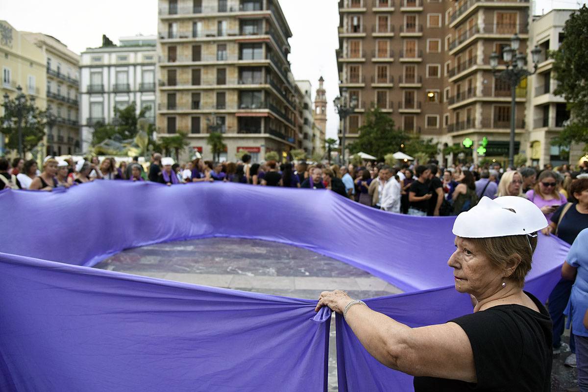 Les activitats tindran com a objectiu la conscienciació dels més joves sobre la gravetat de la violència de gènere des d'una perspectiva filosòfica. Imatge d'arxiu de la 'Nit Violeta'. / DANIEL GARCÍA-SALA