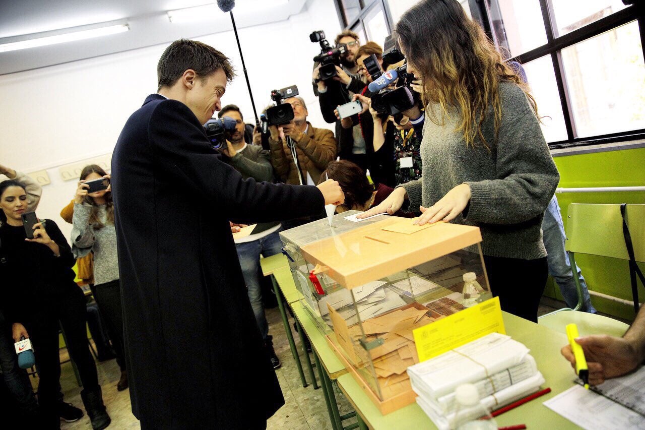 Després d'exercir el seu dret a vot aquest 10N, Errejón ha assegurat que si hi ha una alta participació, 'hi pot haver una majoria demòcrata i progressista'. / @ierrejon 