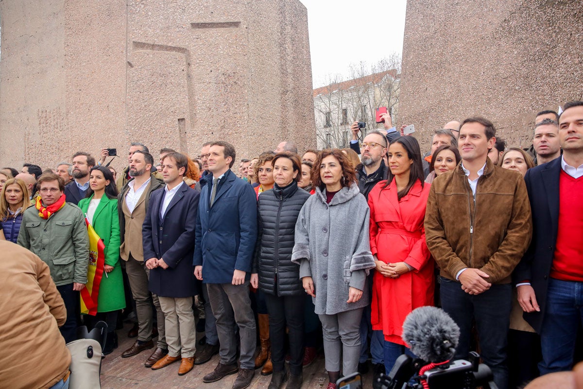  Santiago Abascal, Pablo Casado i Albert Rivera, en la concentració celebrada al febrer a Madrid sota el lema 'Por una España unida'. / RICARDO RUBIO, EUROPA PRESS