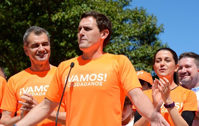 Cantó, junt amb Rivera i Arrimadas en una imatge d'arxiu de la campanya d'abril a València. / FRANCISCO MARTÍNEZ / EP