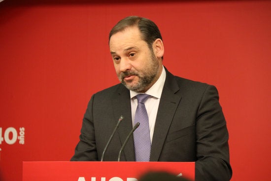 El secretari d'Organització del PSOE, José Luis Ábalos, ha sigut l'encarregat de fer una valoració dels resultats electorals. / ROGER PI DE CABANYES / ACN