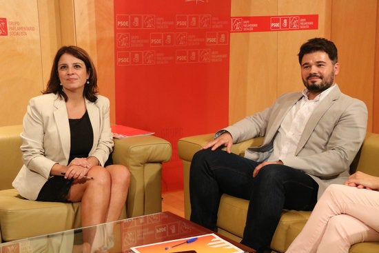 La reunió d'aquest dijous entre el portaveu dels republicans al Congrés, Gabriel Rufián, i la portaveu del PSOE, Adriana Lastra, ha acabat sense acord. Imatge d'arxiu d'aquest juliol. / ROGER PI DE CABANYES, ACN