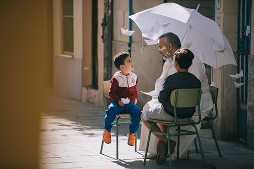 Els carrers del Cabanyal s'han transformat aquest dissabte en un escenari a l'aire lliure. / TEM