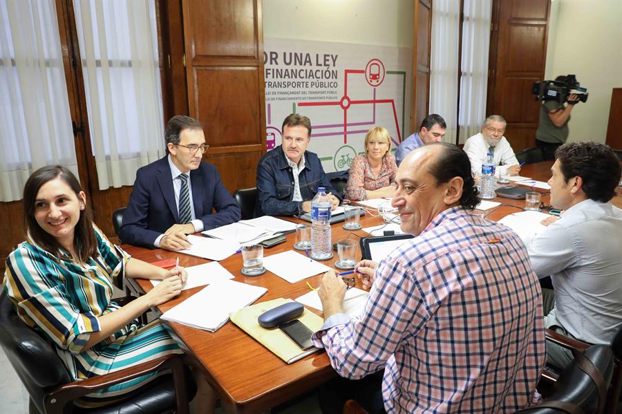 El portaveu municipal de Ciutadans, Fernando Giner, ha qualificat en un comunicat de 'fonamental' que el Tribunal de Comptes resolga 'si existeix responsabilitat comptable per part dels gestors de l'EMT' i ha recordat que les auditories de l'empresa van revelar 'nombroses fallades de gestió de l'organisme'. / ANA ESCOBAR, EFE