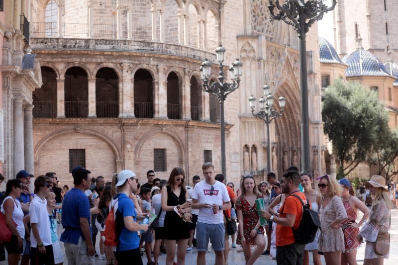 Un grup de tursites a Ciutat Vella, València, en una imatge d'arxiu
