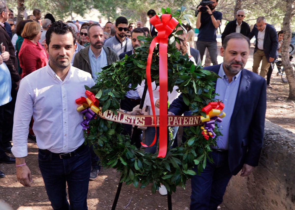 Homenatge dels socialistes valencians a les víctimes de la dictadura a Paterna, l'1 de novembre d'enguany. / ENRIQUE PALOMARES, EP