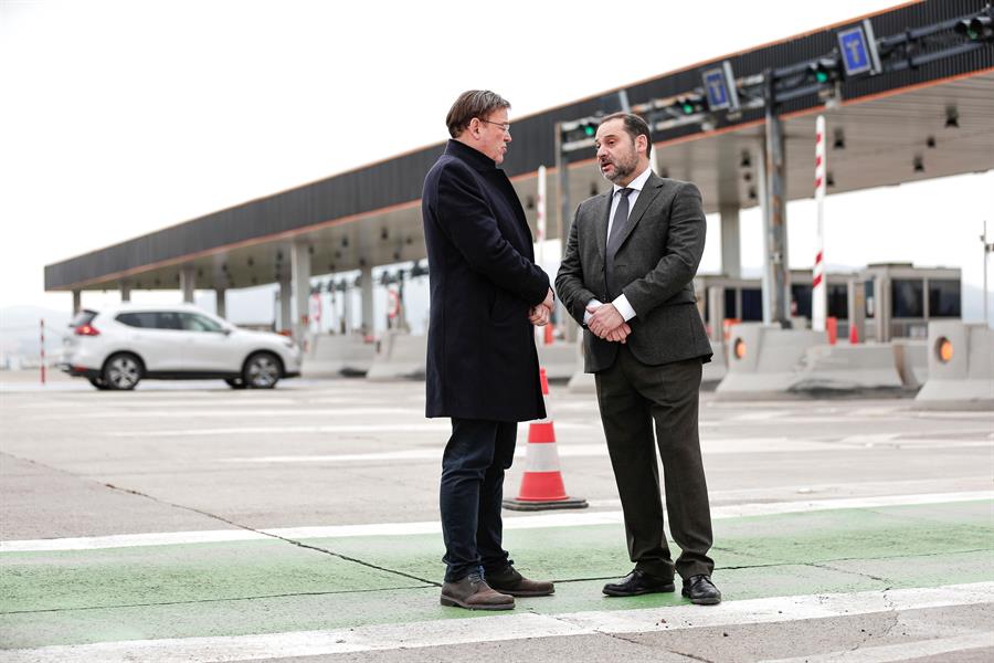  El ministre de Foment ha visitat l'àrea de peatge de Sagunt. / EFE