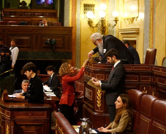 Una vegada s'han presentat totes les propostes, la Mesa estudia si es compleixen les condicions establides en el reglament. Després d'escoltar la Junta de Portaveus, s'acorda la constitució dels grups parlamentaris. Imatge d'aquest dimarts. / JAVIER BARBANCHO, ACN