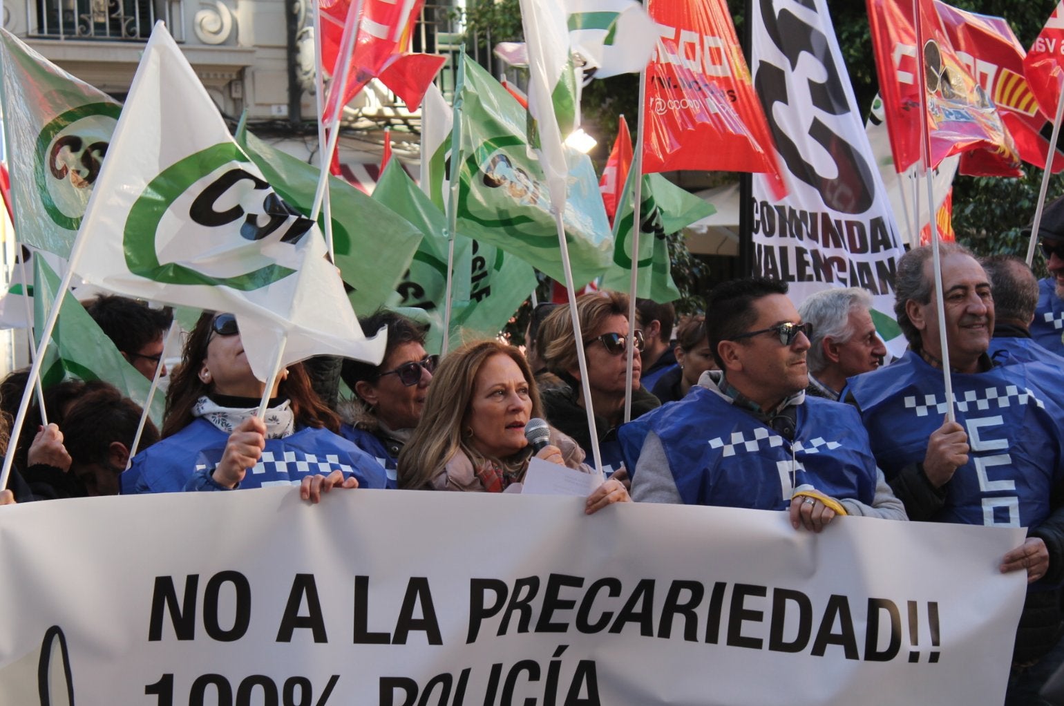 Sindicats policials es van manifestar davant Les Corts aquest divendres. / CSIF