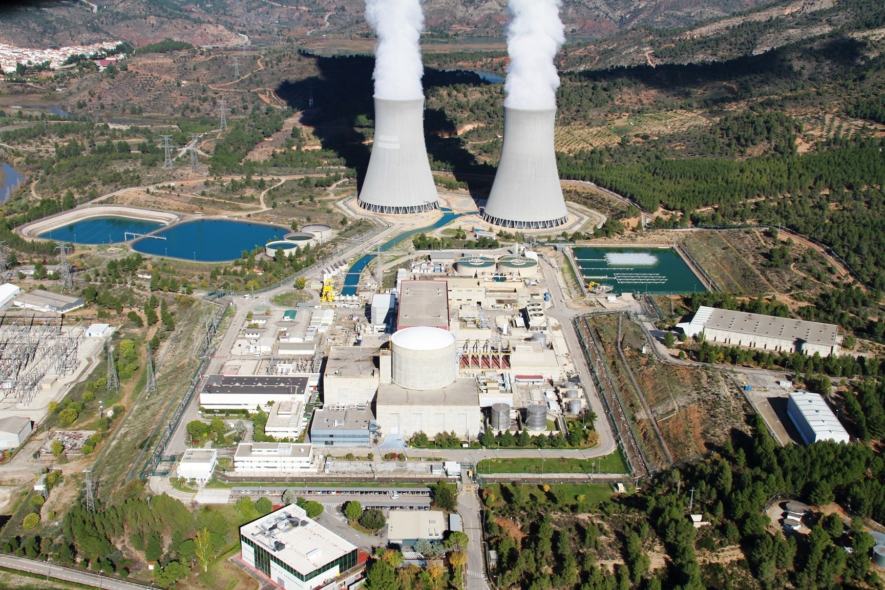 La central nuclear de Cofrents va iniciar la matinada del 3 de novembre una recàrrega de combustible després de 24 mesos de funcionament. 