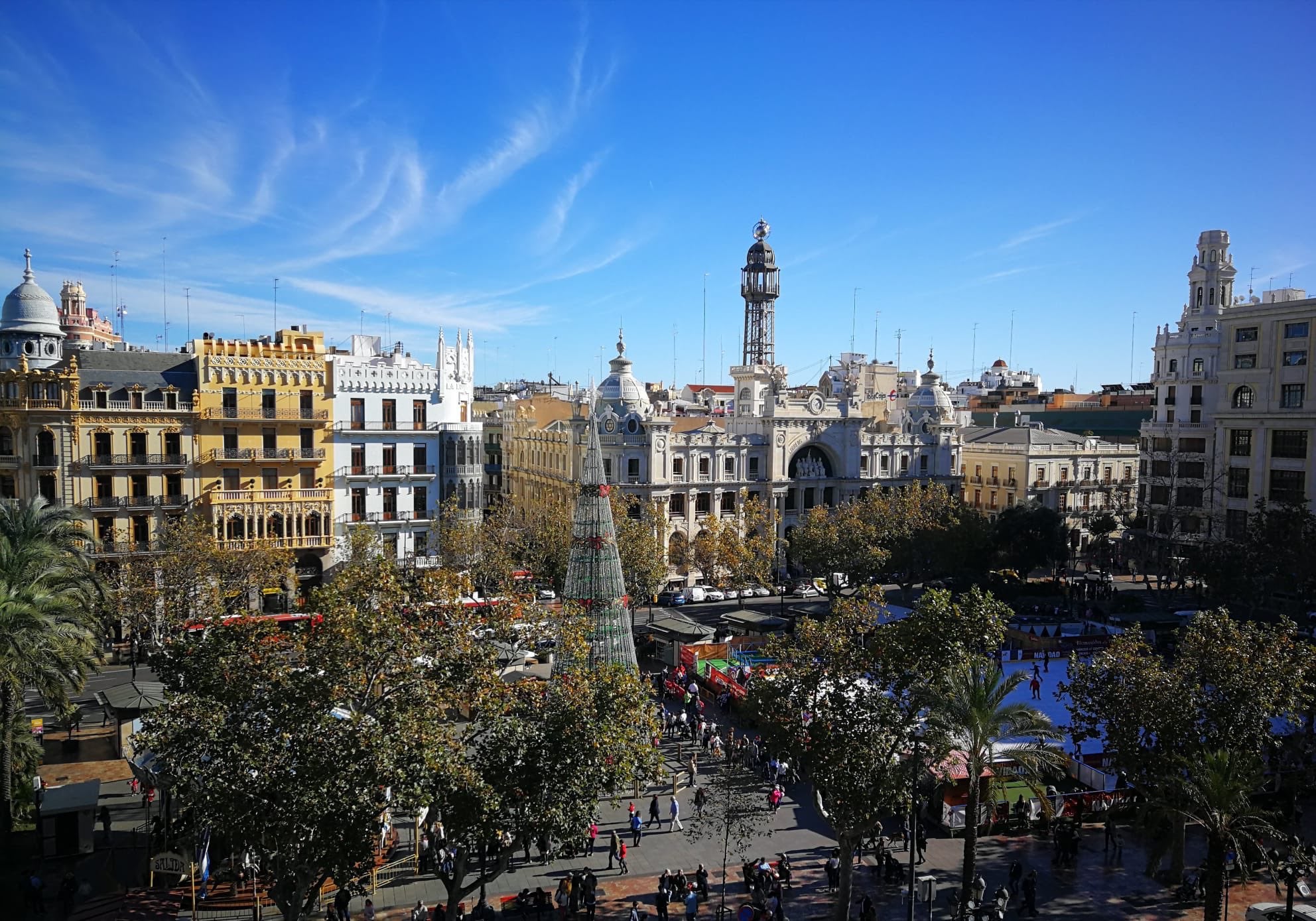 La plaça de l'Ajuntament disposa de nombroses ofertes d'oci per a passar el Nadal. / AJUNTAMENT DE VALÈNCIA