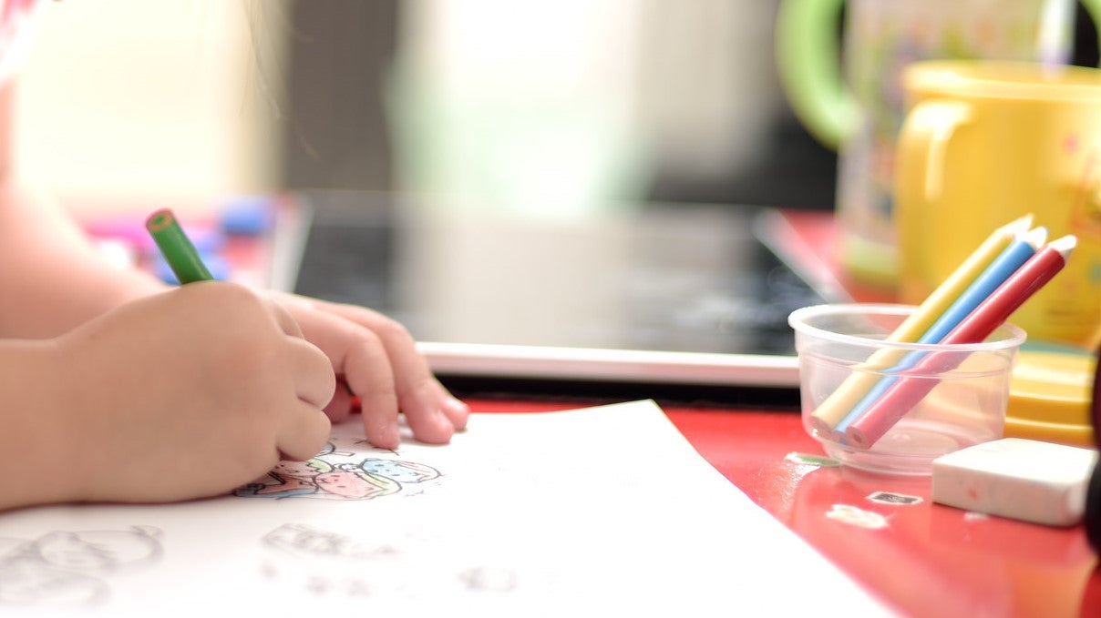 Escola a Casa, la iniciativa que arreplega activitats didàctiques en línia per als més menuts