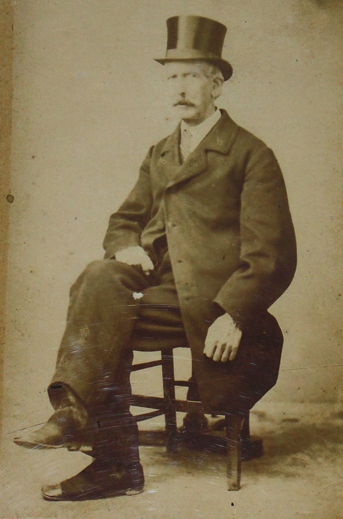 Foto de Josep Antoni Cendra de Montserrat conservada en el panteó que té la família Cendra al cementeri de Pego