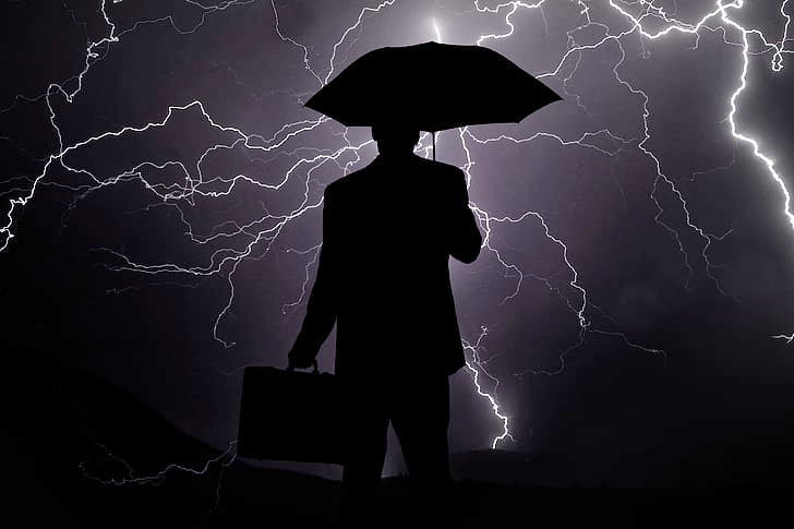 El monarca de les tenebres i la determinista geogràfica