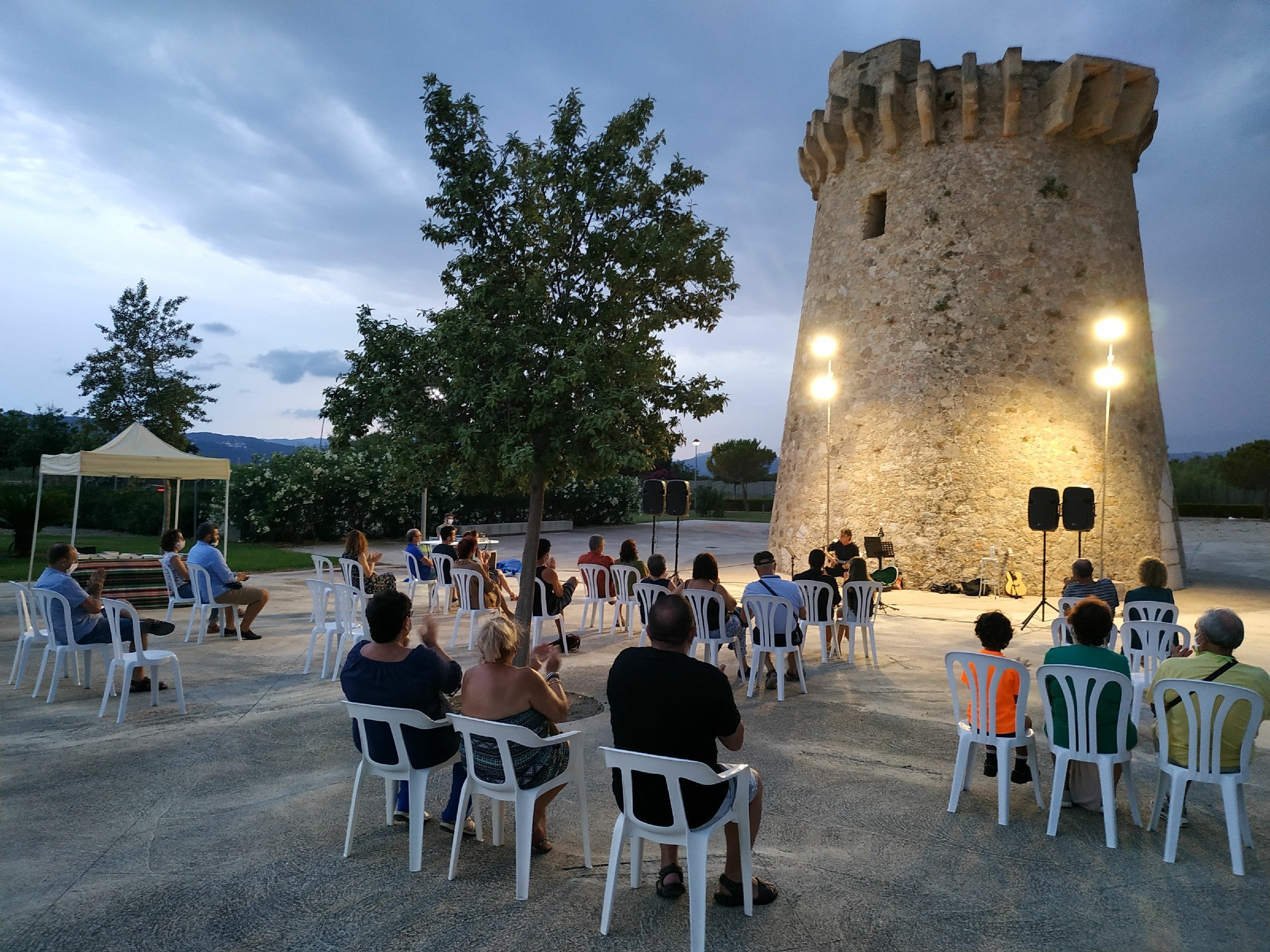 El jurat de la III Trobada de Cantautors «Torre de Piles» premia «ex aequo» els cantautors Xus Garcia i Jeremías Soler