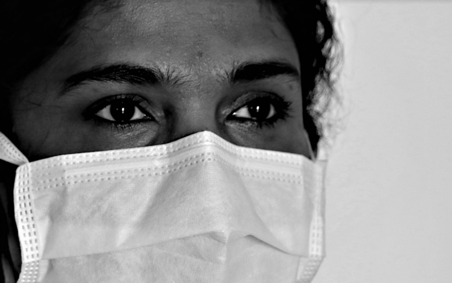 Marea Blanca sobre el confinament de persones immigrades a l'hospital de campanya d'Alacant