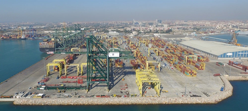 La davallada del trànsit marítim pel coronavirus qüestiona encara més l'ampliació del Port de València