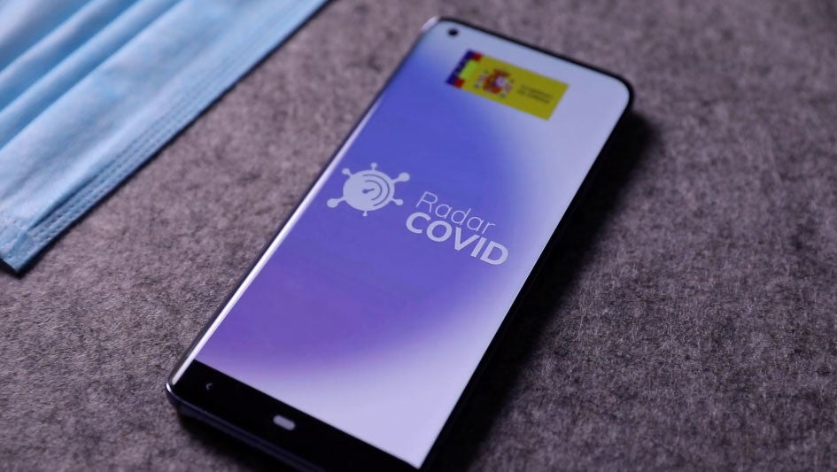 Escola Valenciana denuncia que l’app RadarCovid considere valencià i català llengües diferents