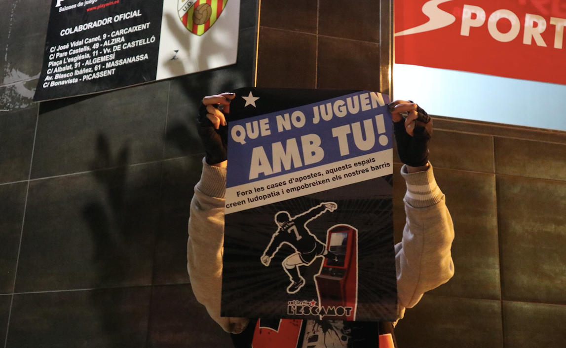 El col·lectiu Escamot inicia una campanya d’informació, denúncia i conscienciació sobre les conseqüències socials de les cases d'apostes