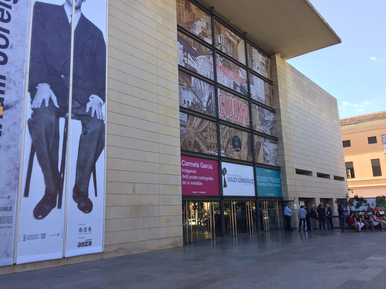 Entrada de l'Institut Valencià d'Art Modern