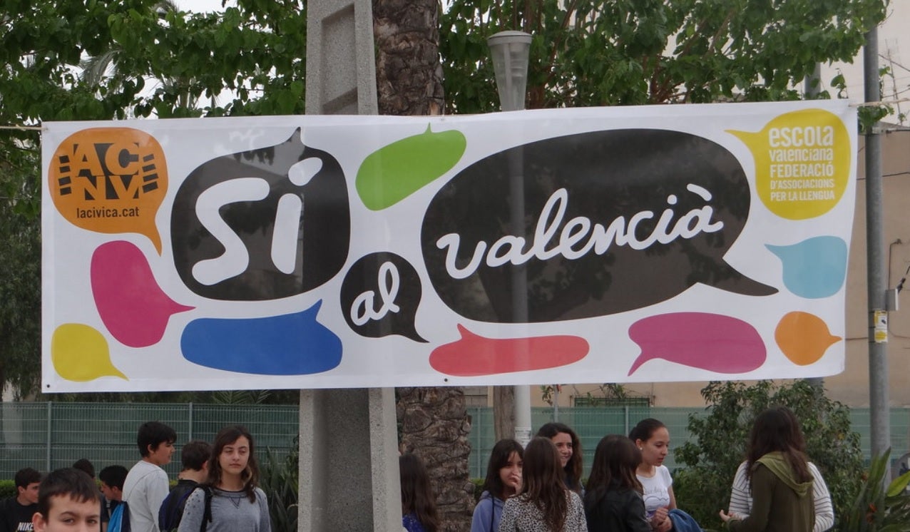 Escola Valenciana aconsegueix el blindatge de la immersió lingüística en la LOMLOE