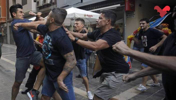 Agressió feixista durant la celebració del 9 d'octubre de 2017