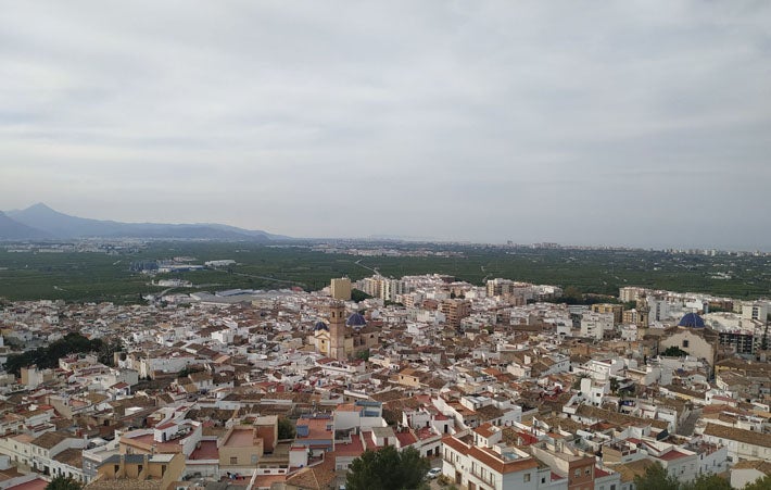 Vista parcial de la vila d’Oliva, presa des del Castell de Santa Anna (Manel Arcos i Martínez, 16 d’abril de 2020)
