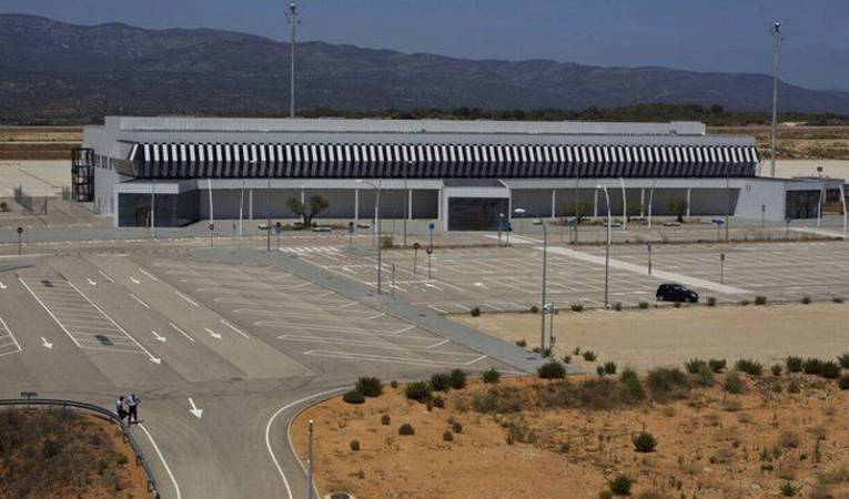 Hui fa 17 anys que es va col·locar la primera pedra de l’aeroport de Castelló