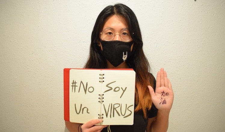 La periodista i activista Paloma Chen, durant la campanya antirracista #NoSoyUnVirus.