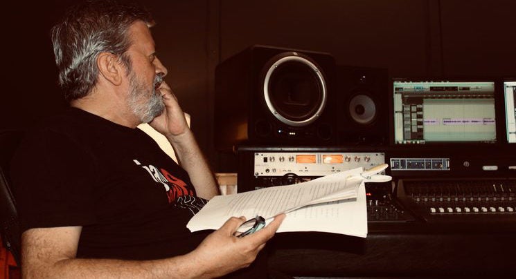 Rafa Xambó durant l'enregistrament de «La dansa d'un temps nou»