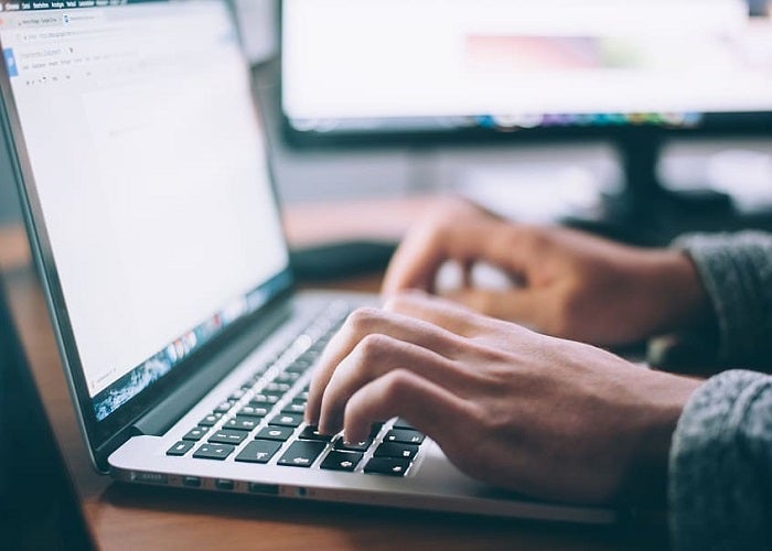 Experts confien que la COVID-19 'consolide' el vot electrònic perquè una pandèmia no pose la democràcia 'en joc'