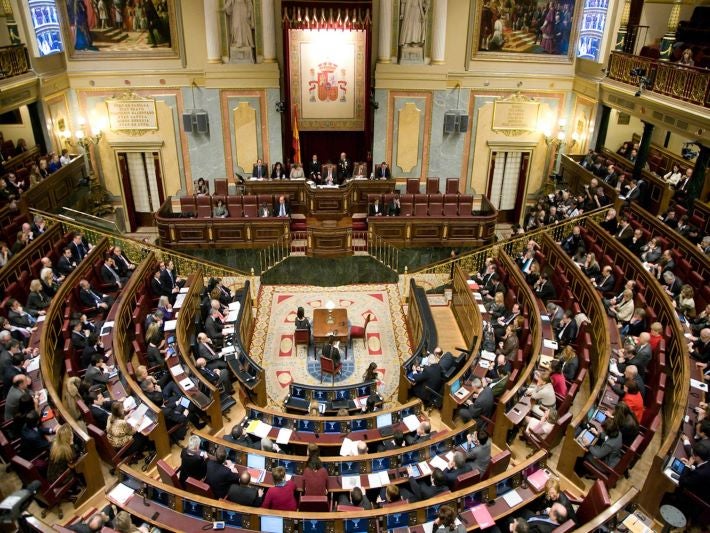 ACPV I Escola Valenciana es feliciten pel suport del congrés espanyol a la reciprocitat d’À PUNT, TV3 i IB3