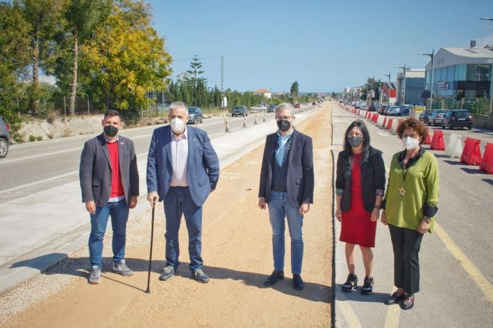 Obres Públiques executa la primera fase del carril ciclista de Pego