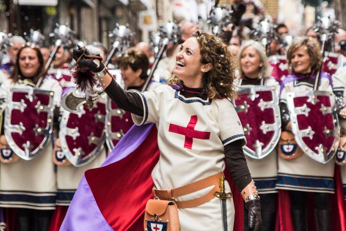 Una exposició de Fonèvol mostra el paper de la dona en les festes d'Alcoi