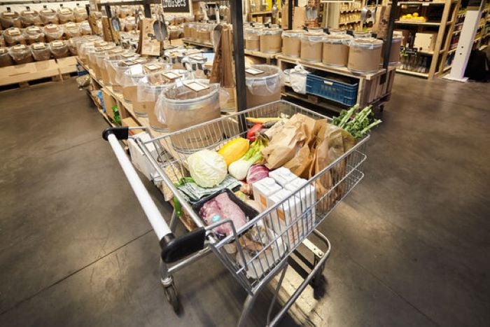 Carretó de la compra en una botiga ecològica