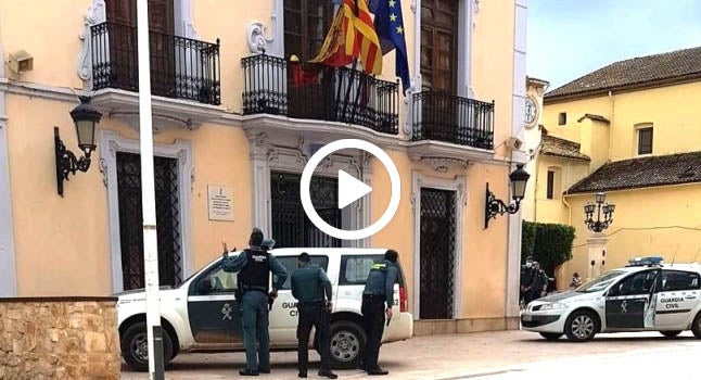La Guàrdia Civil irromp en un rodatge a Alginet en creure que els atracadors de ficció eren reals