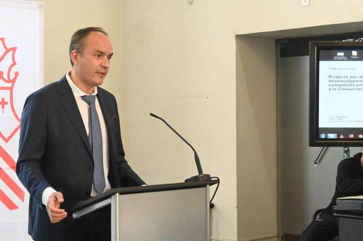 Avaesen avisa: «No hauria de fer-se cap fotovoltaica en contra del que opina el territori on s'implantarà»