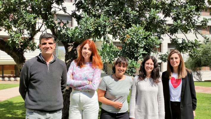 De dreta a esquerre:  Esther Castillo, Marta Pérez, Clara Bueno, Júlia Alcaide y Juan Nàcher.