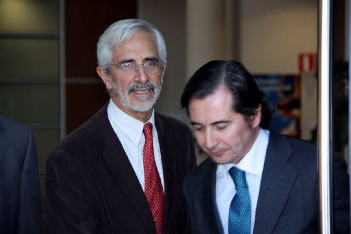 Recaredo del Potro, president de la concessionària del Castor, Escal UGS, i el seu advocat, a la sortida dels jutjats de Vinaròs al 2015