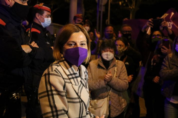 Carme Forcadell abans d'entrar a la presó de Wad-Ras