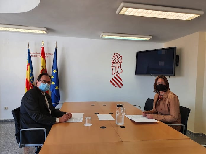 El conseller d'Hisenda i Model Econòmic, Vicent Soler, i la consellera de Participació, Transparència, Cooperació i Qualitat Democràtica, Rosa Pérez Garijo