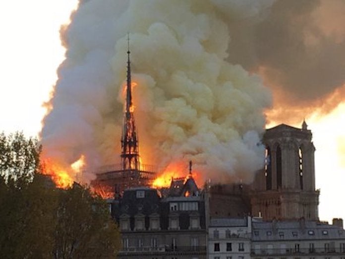 Tal dia com hui de fa 2 anys es va incendiar la catedral de Notre-Dame de París