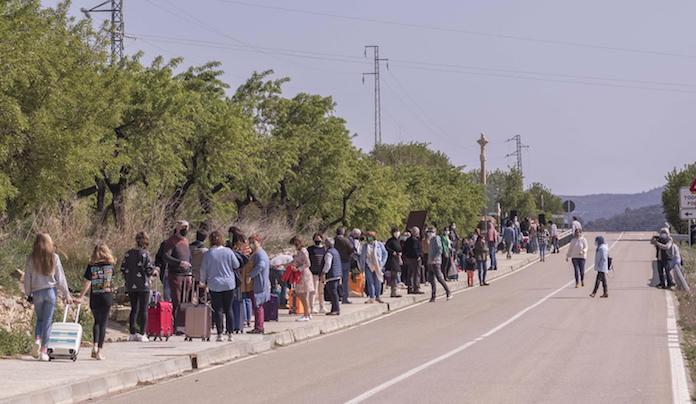 Veïns de la Mata (els Ports) protesten contra la instal·lació d'una línia de molt alta tensió (MAT)