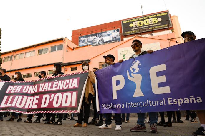 Veïns de Benicalap i col·lectius de València s'han concentrat sota el lema «Benicalap lliure de racisme» | Jorge Gil | EP