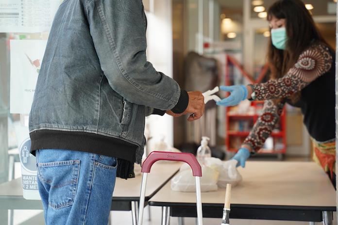 La demanda als bancs d'aliments augmenta un 50% arran de la crisi de la COVID-19