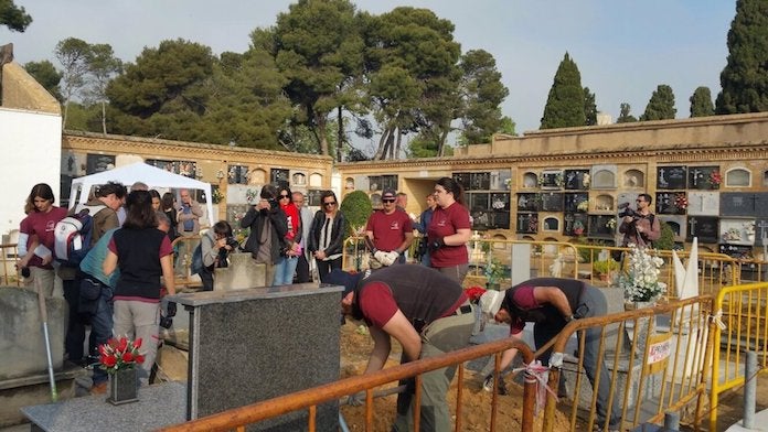 Obertura de fosses comunes del cementeri de Paterna