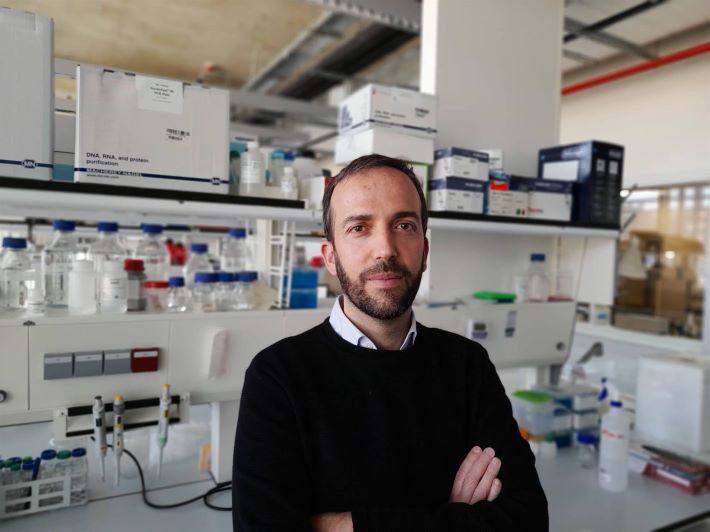 L' investigador Rafael Sanjuán