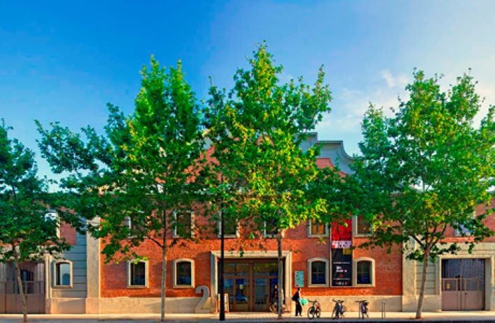 Las Naves acull un debat sobre la construcció d'una economia amb B (de bona)