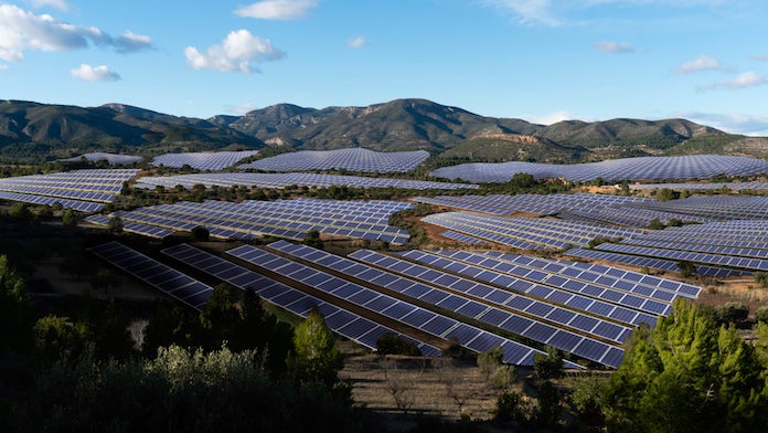 Macroplantes fotovoltaiques en lloc de cultius tradicionals, el preu a pagar per l’energia neta?